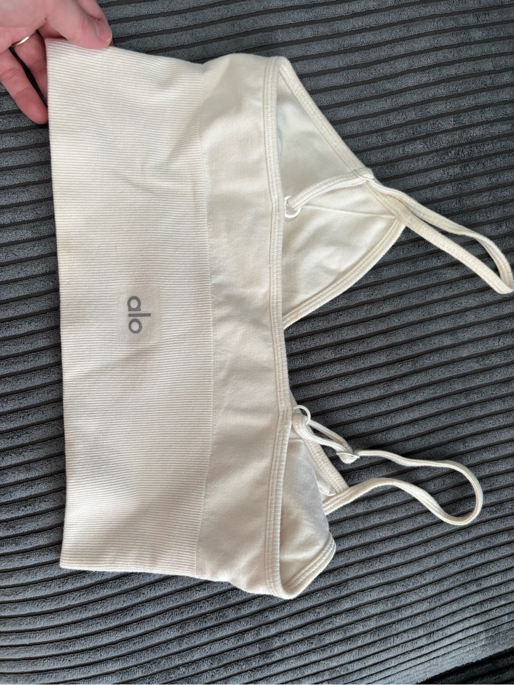 Alo Cream Sports Bra Top - Cream